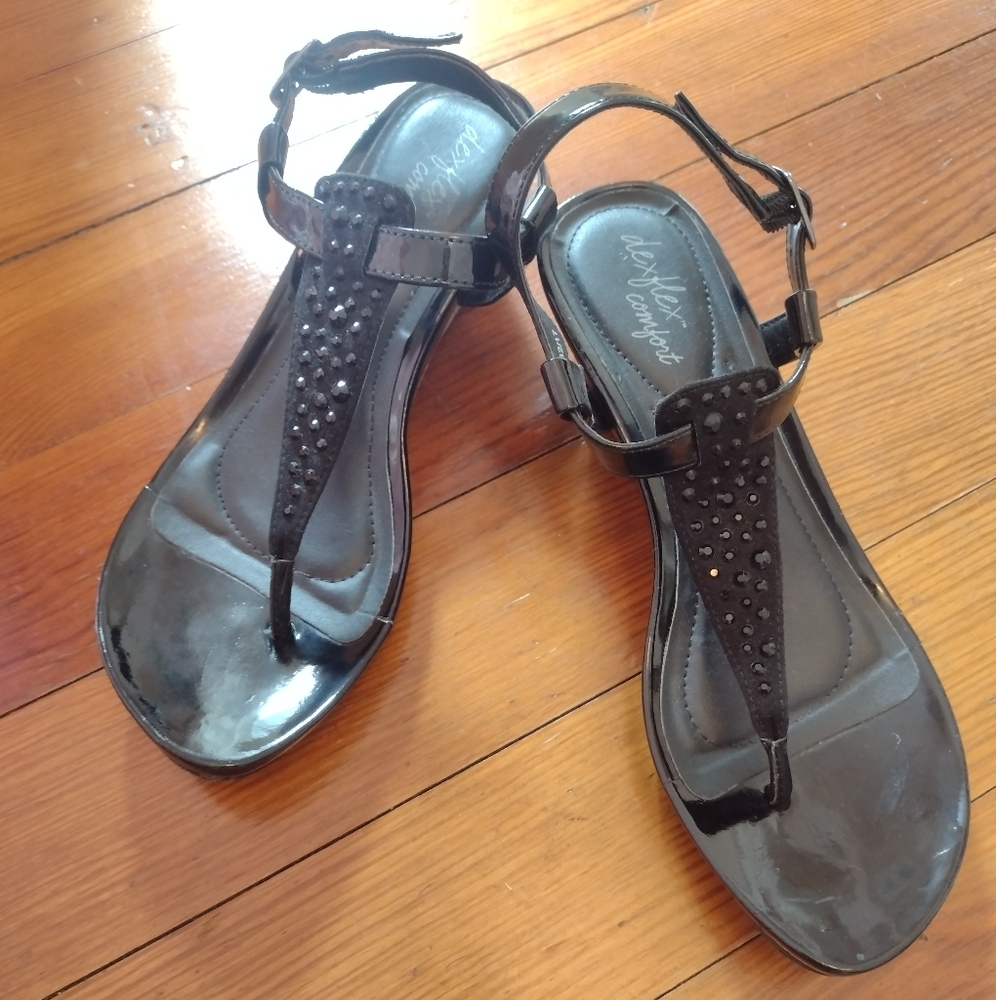 Dexflex Comfort size 6 1/2 Thong Black Sandals